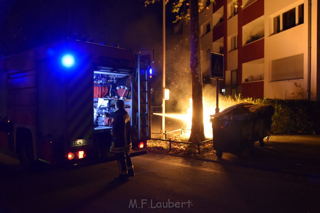 Mehrere Muell Sperrmuellbraende Köln Vingst Ansbacherstr P55.JPG - Miklos Laubert